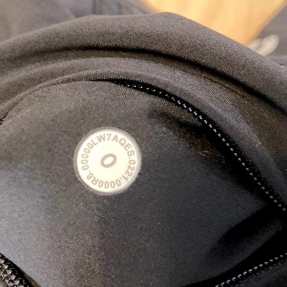 Lululemon Track That Short 5" Mid Rise Round
Hem Elastic Waistband Black 0 - Picture 7 of 9